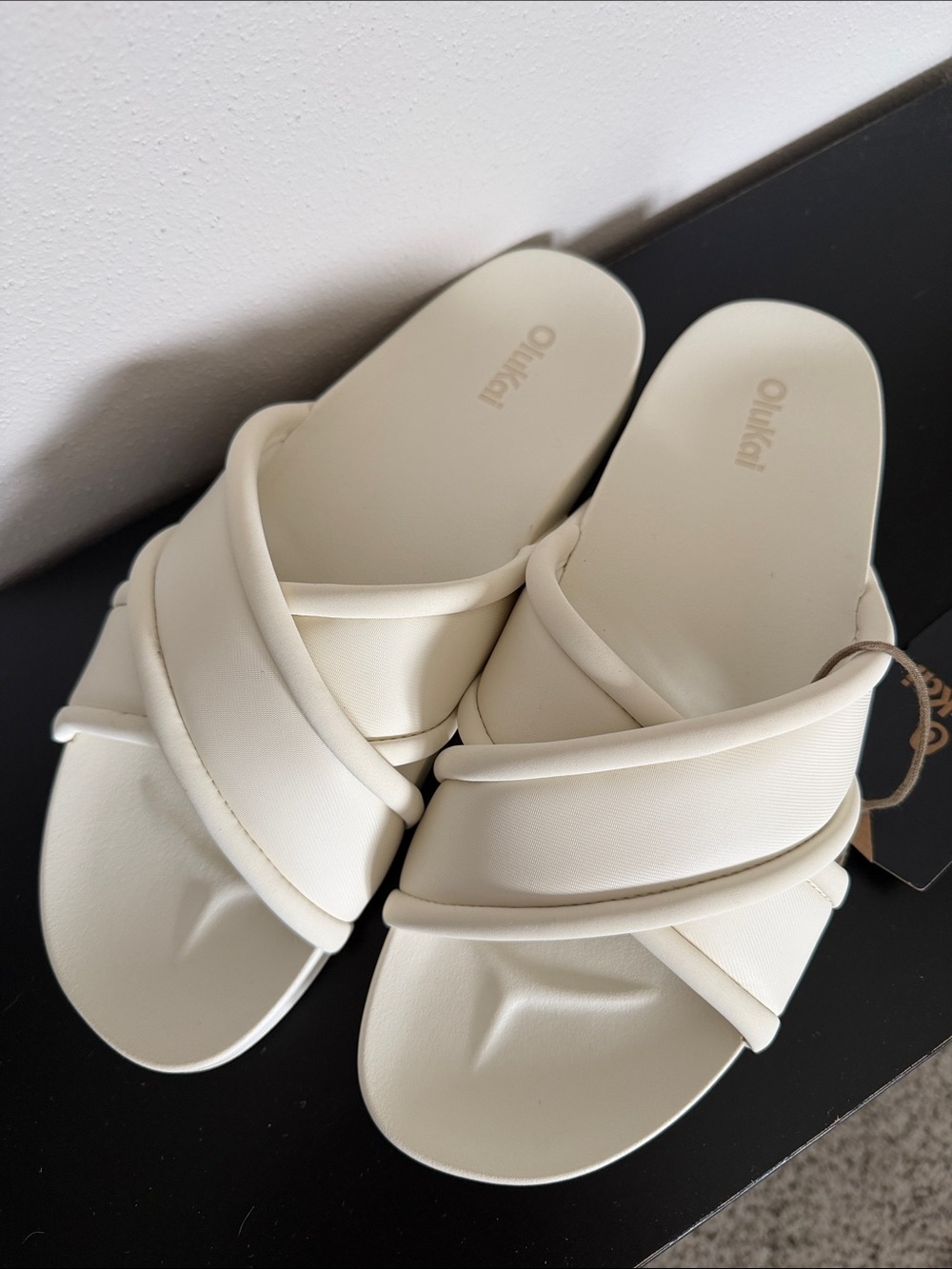 Olukai Ani puffer cross-strap slide sandals Women’s size 9 NWT